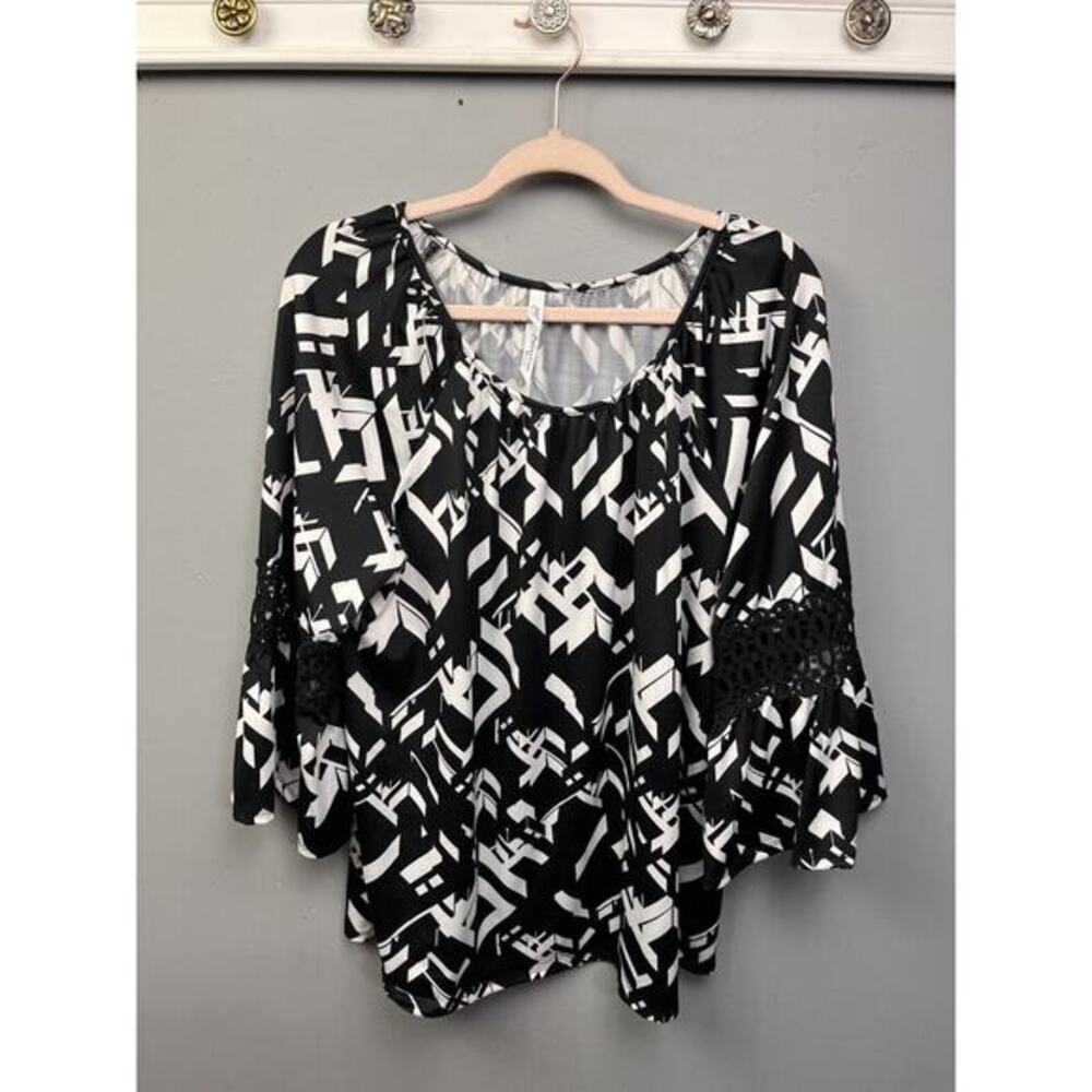 NY Collection Womens‎ Tunic Top Plus Size 1X Black White Geo Crochet accents